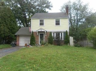 83 Halsey Dr, Old Greenwich, CT 06870