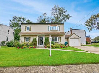 2007 Everett St, Valley Stream, NY 11580