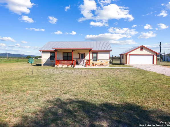 867 River Tree, Leakey, TX 78873