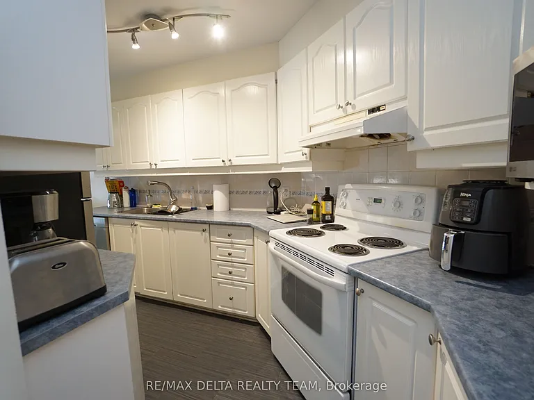 525 Lisgar St #7 — Photo 6
