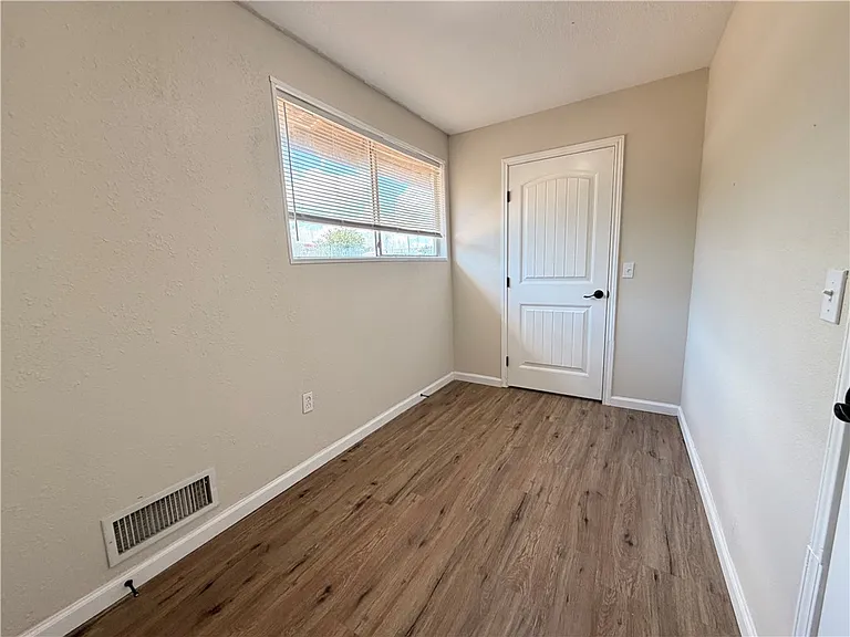 11150 Up River Rd — Photo 30