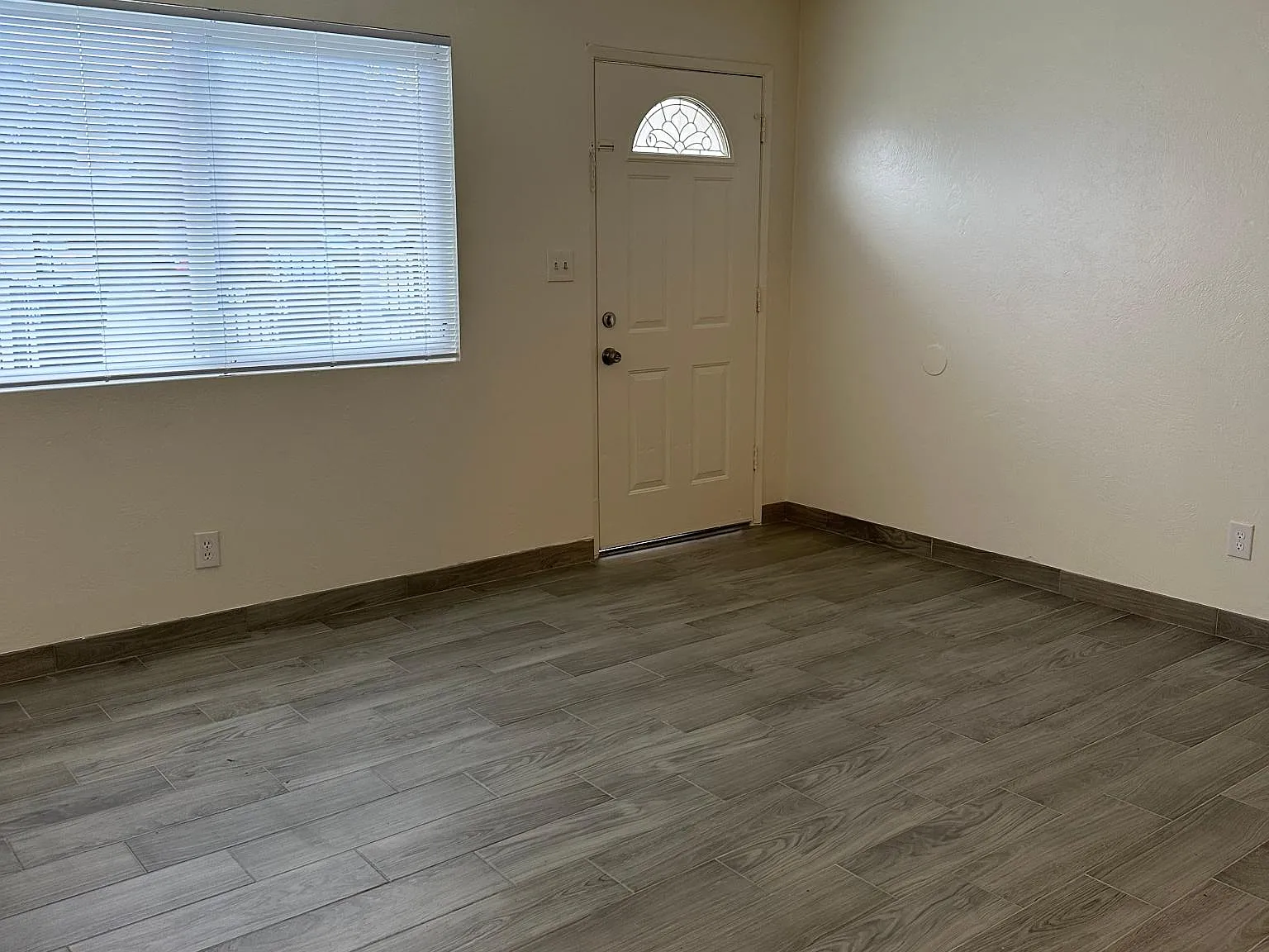 2 bed, 800 sqft, $1,275 — Photo 2