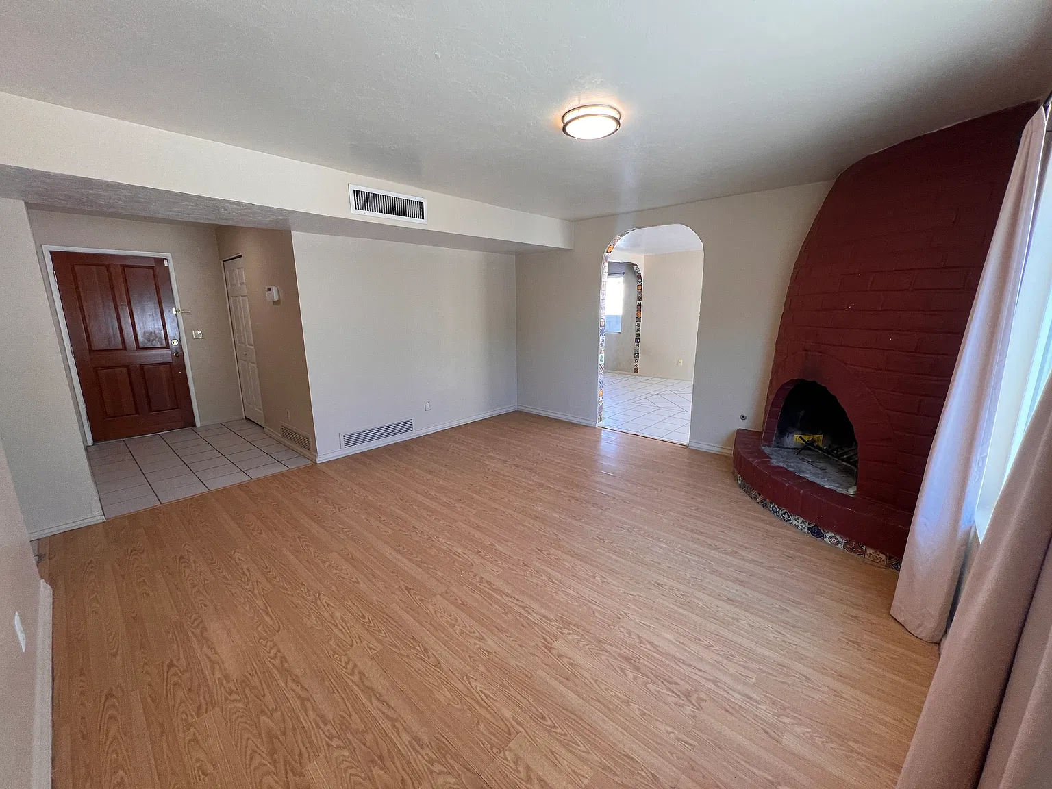 3 bed, 1320 sqft, $1,800 — Photo 2