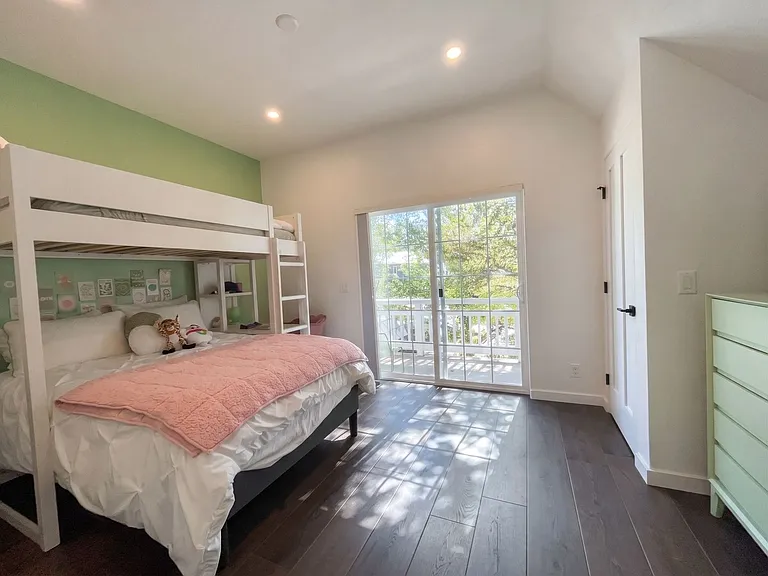 218 N French St — Photo 10