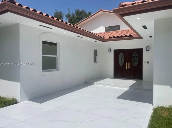 19740 W Saint Andrews Dr, Hialeah, FL 33015