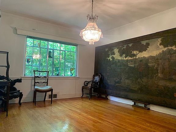 3rd image of 7-10 Parsons Blvd