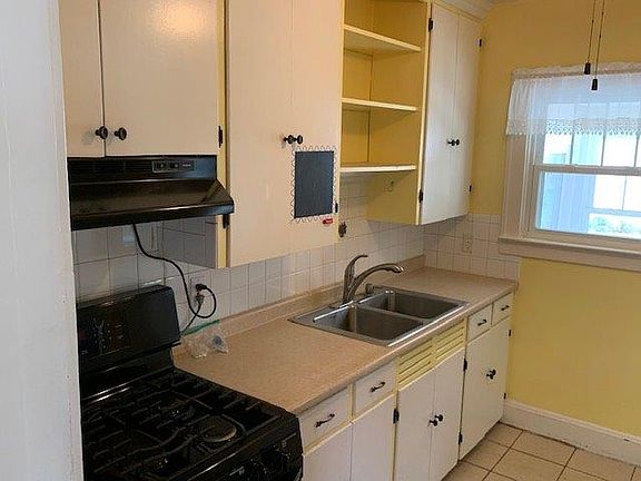 3rd image of 207 E Henry St