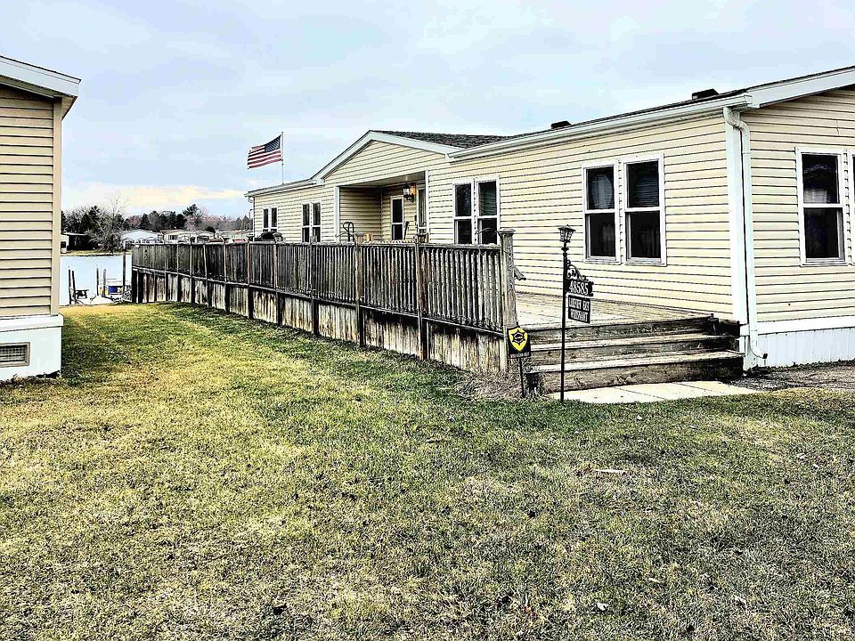 1st image of 48585 Lakeview E