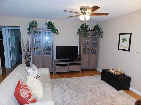 3rd image of 3458 Maclaren Dr