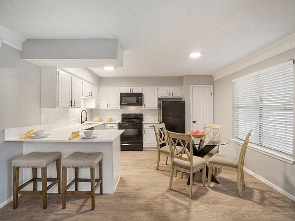4th image of 2311 W Parmer Ln #73582