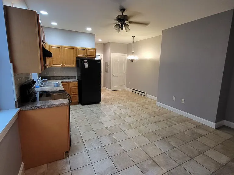 156 Locust St — Photo 3