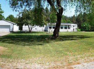 N5226 Sumiec Rd, Mauston, WI 53948