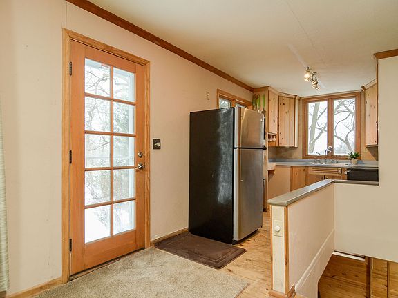 3rd image of 5129 Waterbury Rd