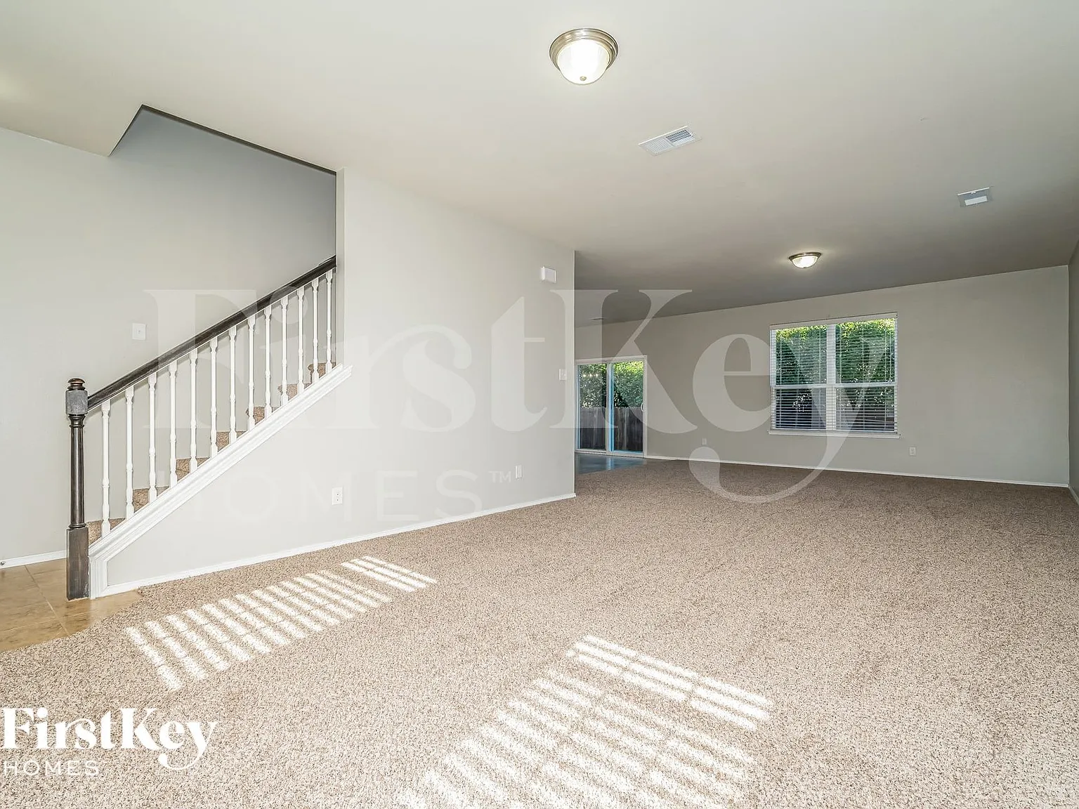 3 bed, 2.5 bath, 2354 sqft, $2,605 — Photo 2