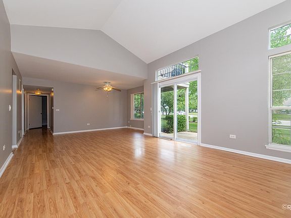 4th image of 383 Aberdeen Ct Unit 4