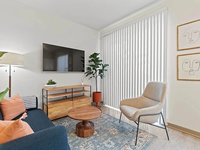 Metropolis Apartments — Photo 40