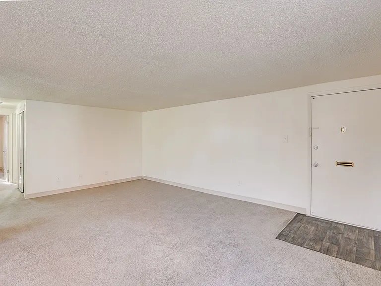 Allison Court Apartments — Photo 35