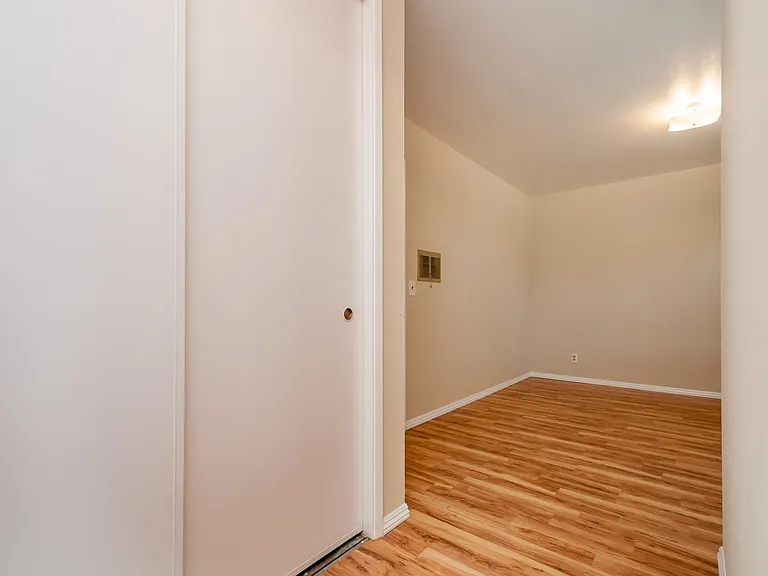4 E 41st Pl — Photo 15