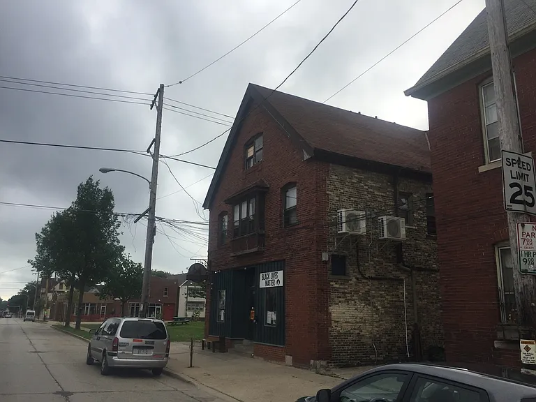 815 E Locust St — Photo 1