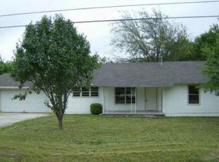 2810 Henry Rd, Lancaster, TX 75134