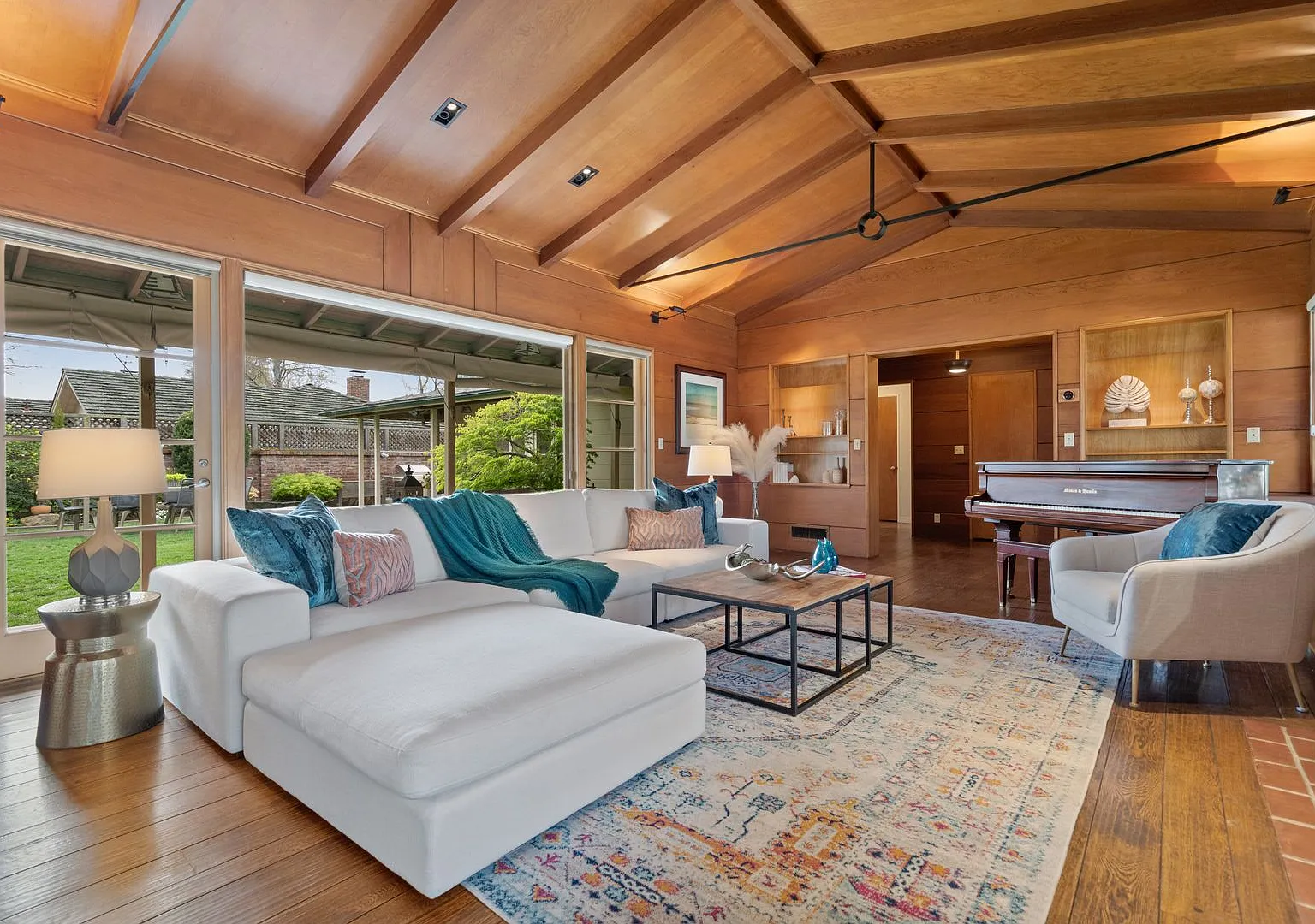 Iconic Birge Clark California Ranch in Palo Alto's Leland Manor — Photo 4