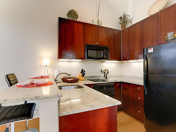 Beautiful Fully Furnished Kitchen