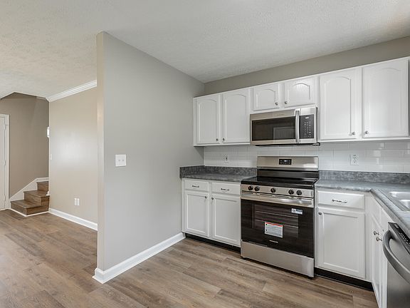 4th image of 380 Lookout Cir