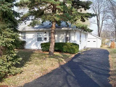 260 De Smet Dr photo 1