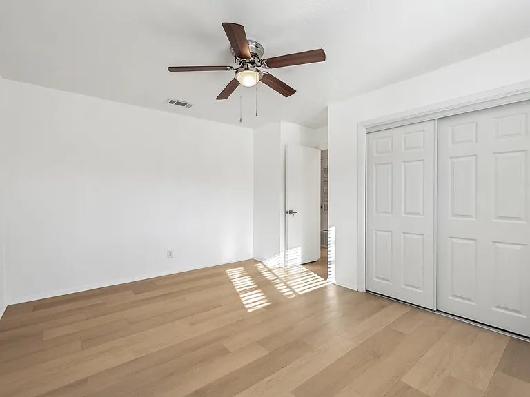 418 Sarah St #B — Photo 17