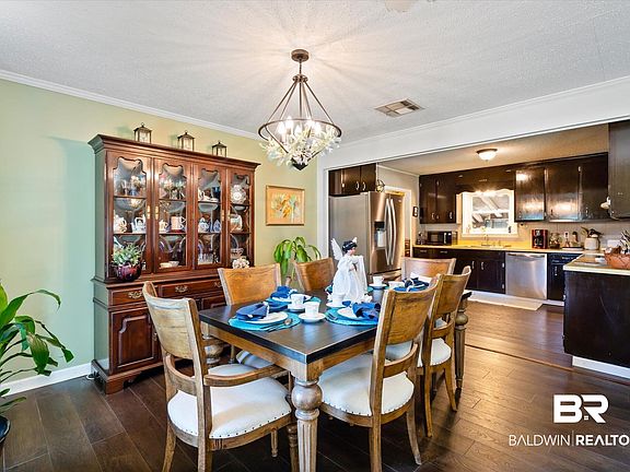 5th image of 114 Jerry Cir