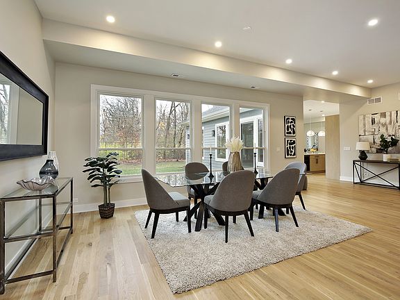 3rd image of 28 Melrose Ln