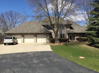 W2866 Maplewood Ct, Appleton, WI 54915