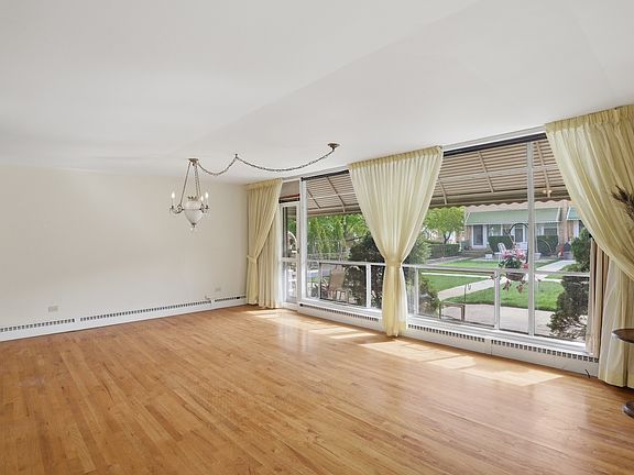 4th image of 2711 W Balmoral Ave