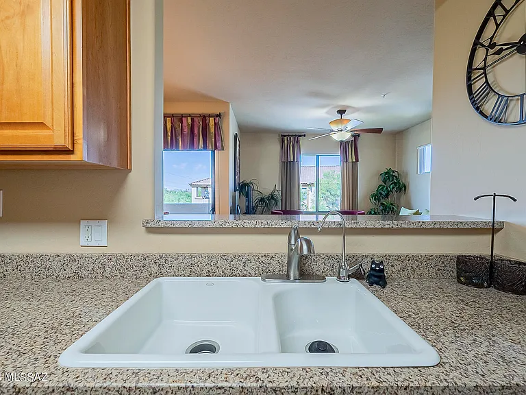 2550 E River Rd #16305 — Photo 11