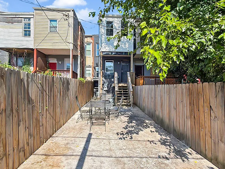 2428 Brentwood Ave — Photo 20