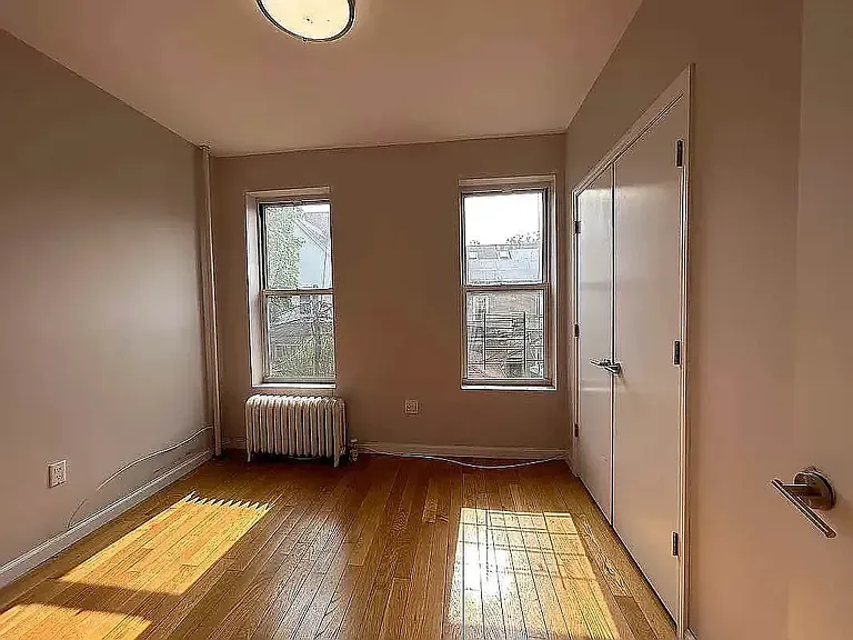 572 E 26th St #4H — Photo 6