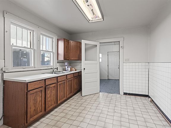 4th image of 1338 Mariposa Street