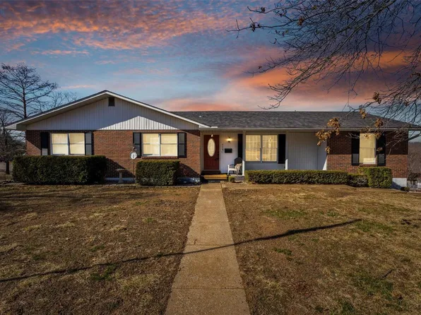 518 N 12th St, De Soto, MO 63020