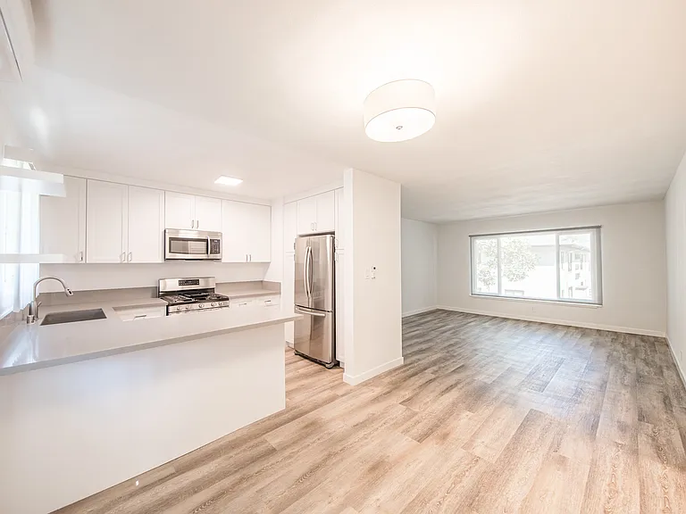 Yosemite Garden Apartments — Photo 18