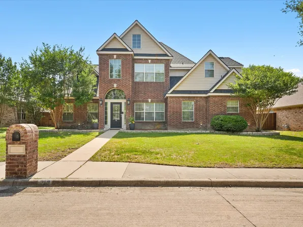 210 Sendero Dr, Waxahachie, TX 75165