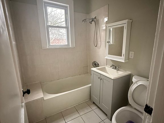 5th image of 183 Norwood St APT 2R