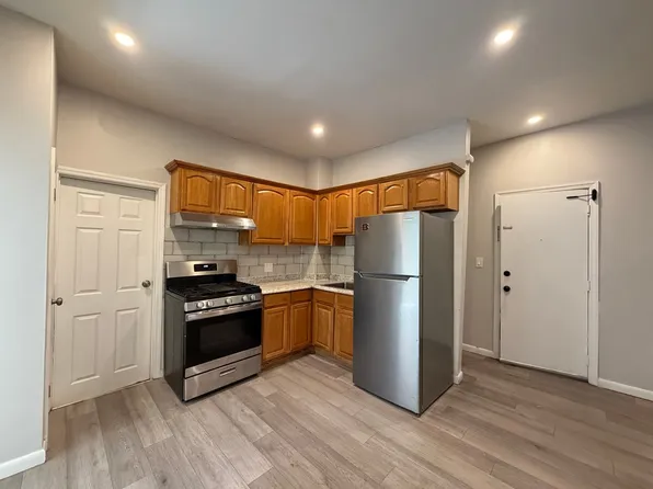 86 W 20th St #1, Bayonne, NJ 07002