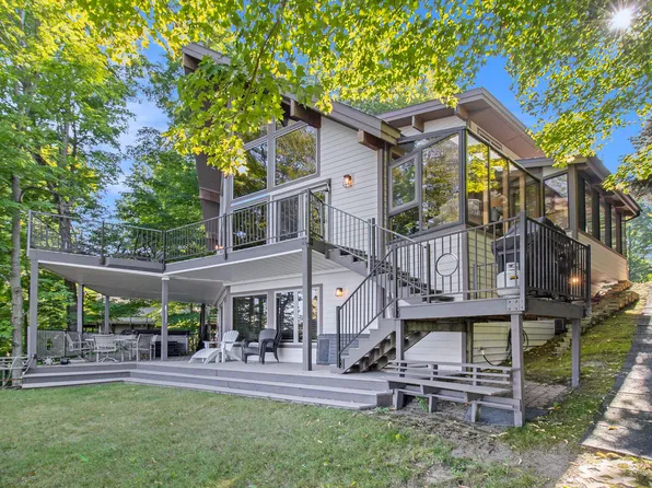 6218 N Loggers Ln, Ludington, MI 49431