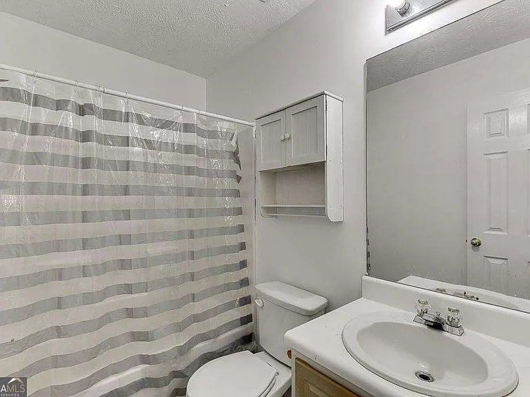 932 Clayton St — Photo 24