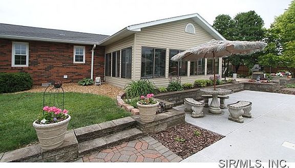 5th image of 74 Elmwood Dr