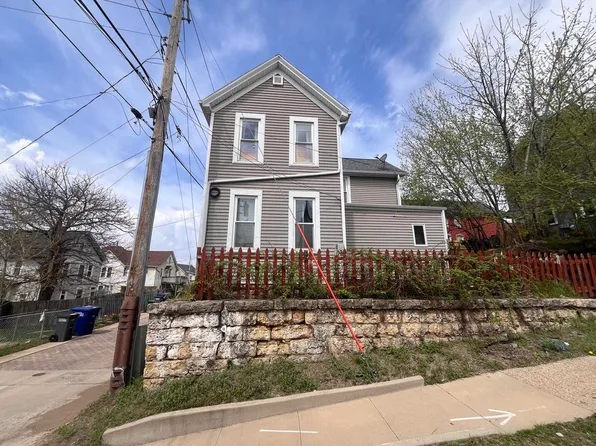 655 Regent St, Dubuque, IA 52001