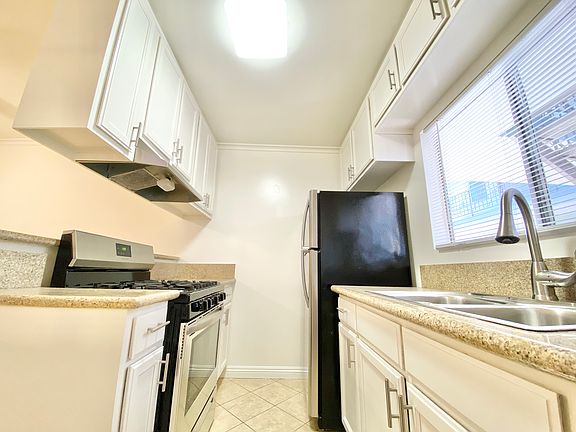 4th image of 4002 Sequoia St #10