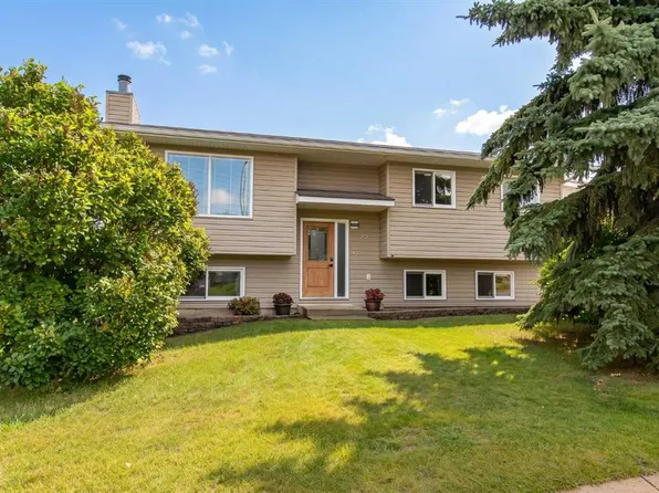 22 W Bruns Cres, Lacombe, AB T4L 1P1