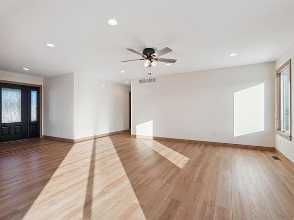 4th image of 141 Mulberry Dr SE