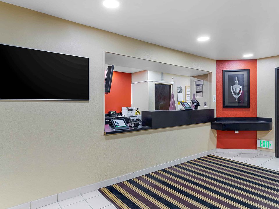Lobby and Guest Check-in